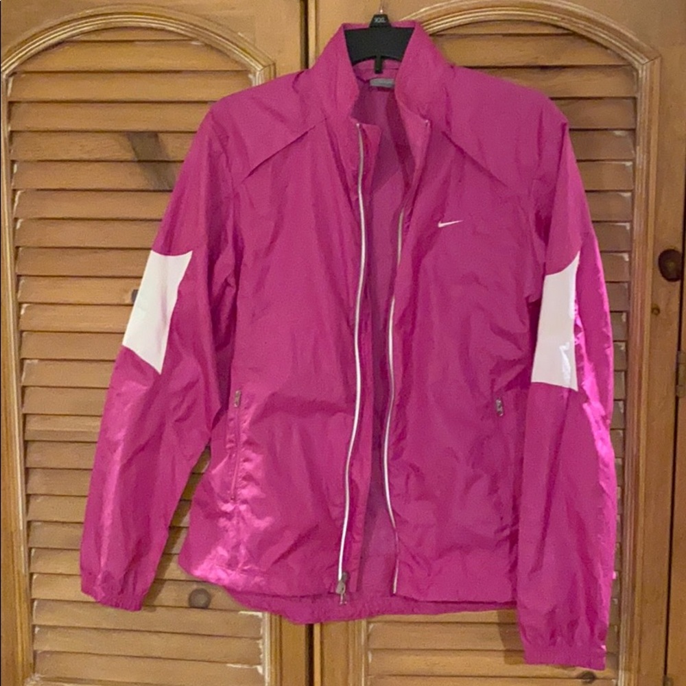 Women’s Nike windbreaker NWOT magenta L/XL running